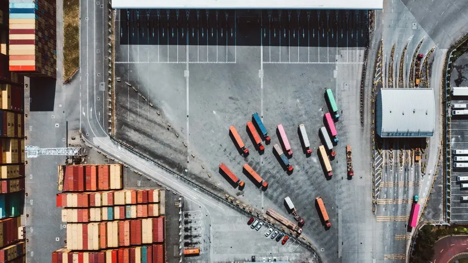 vista desde arriba de la terminal de buques portacontenedores